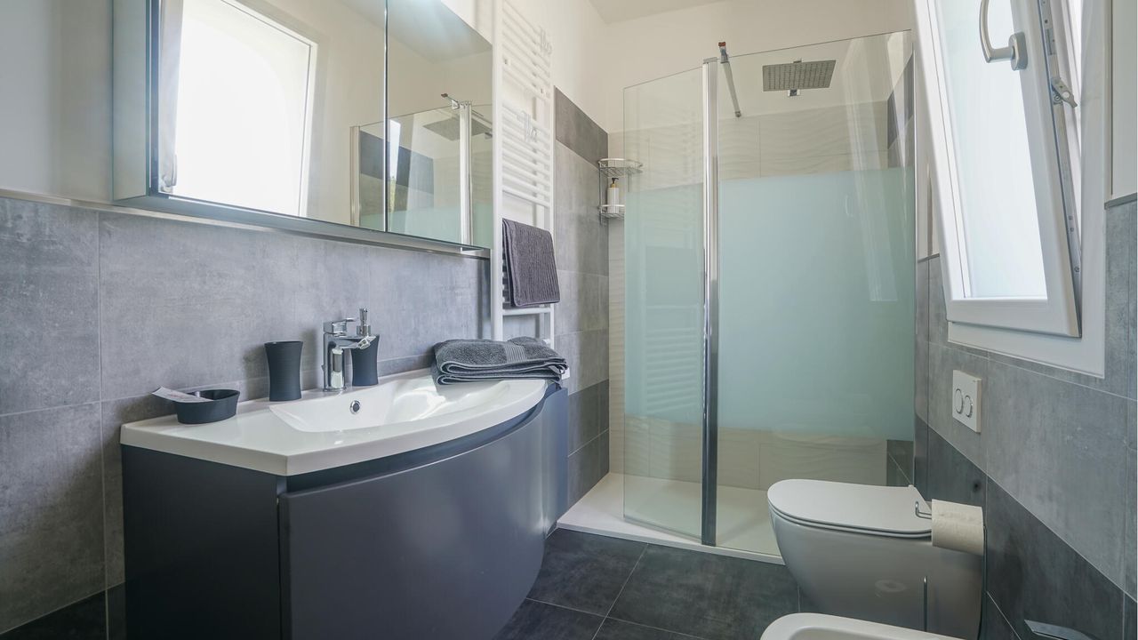 bathroom bathroom